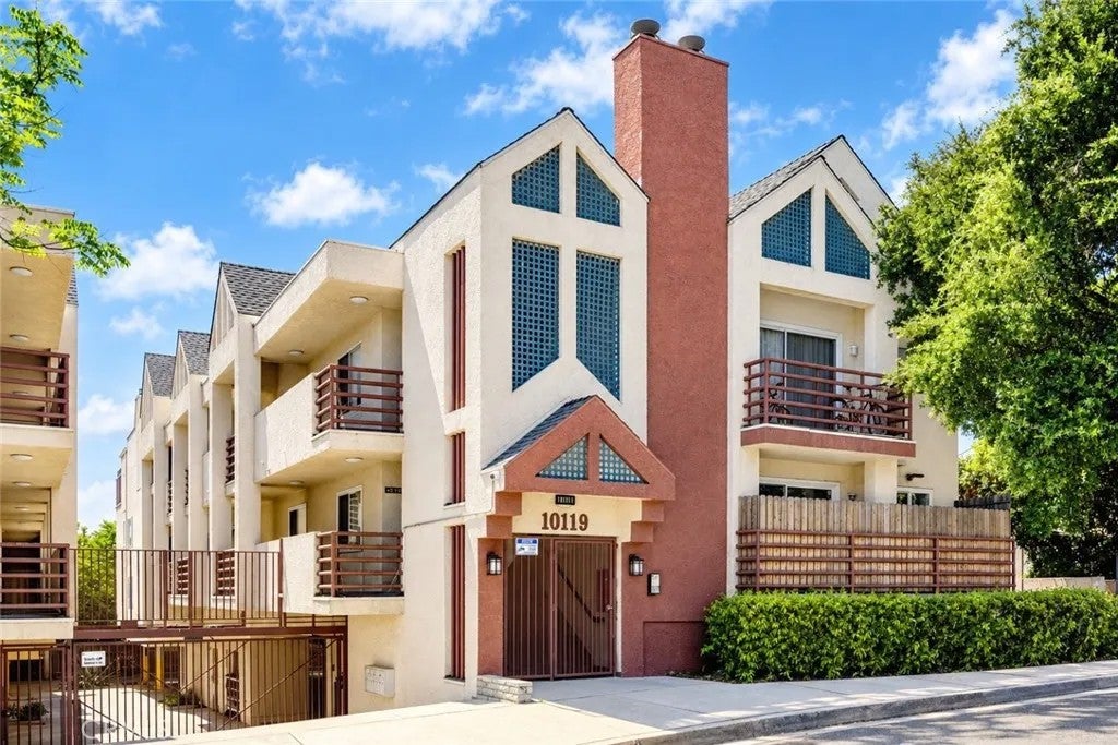 10119 Pinewood Avenue 207 — photo