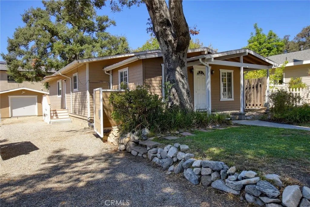 9819 Haines Canyon — photo