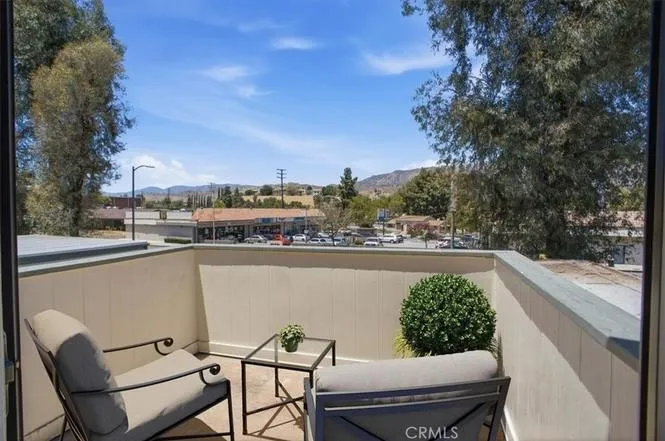 10566 Sunland Boulevard Unit 7 — photo