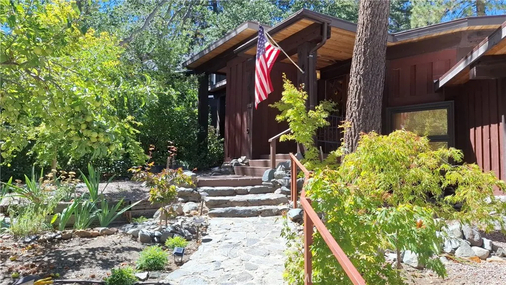 516 Lark Drive — photo