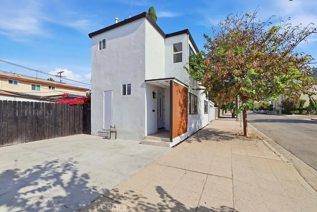 1211 Cole Avenue — photo