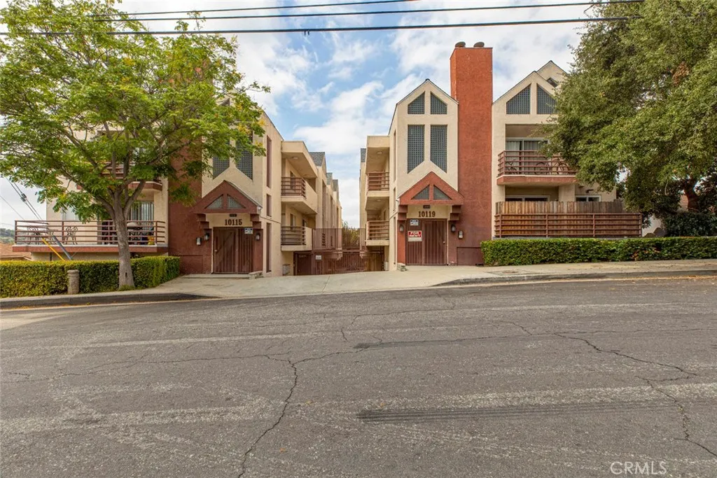 10119 Pinewood Avenue Unit 207 — photo