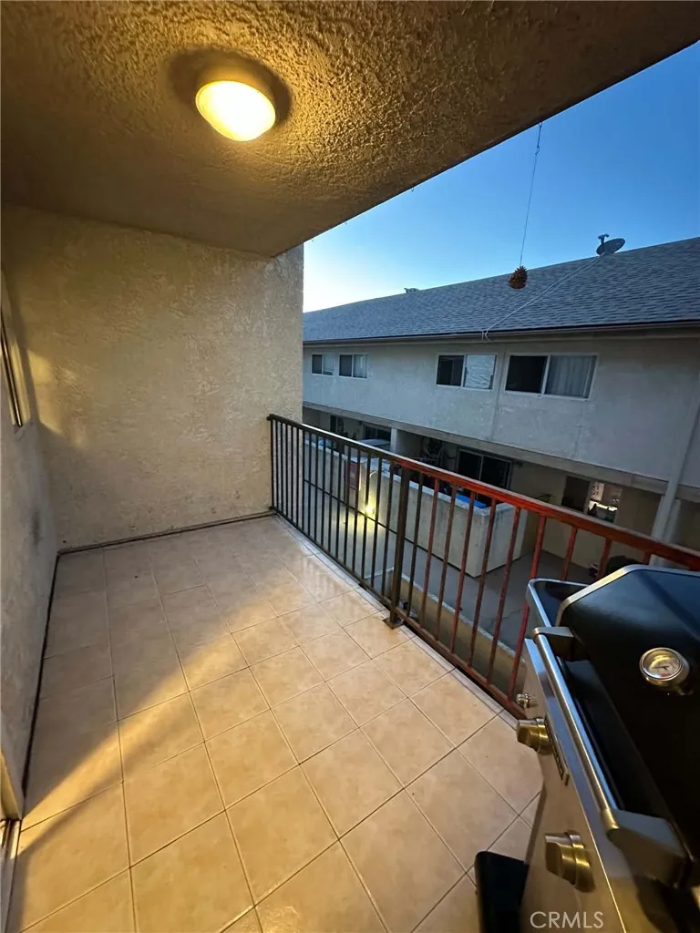 7641 Reseda Blvd — photo