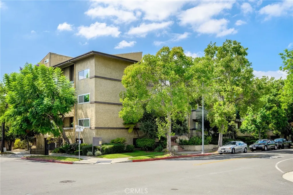 320 E Stocker Unit 107 — photo