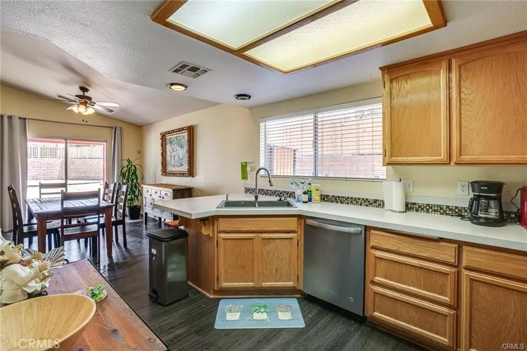 8523 BARBERRY AVE — photo 3