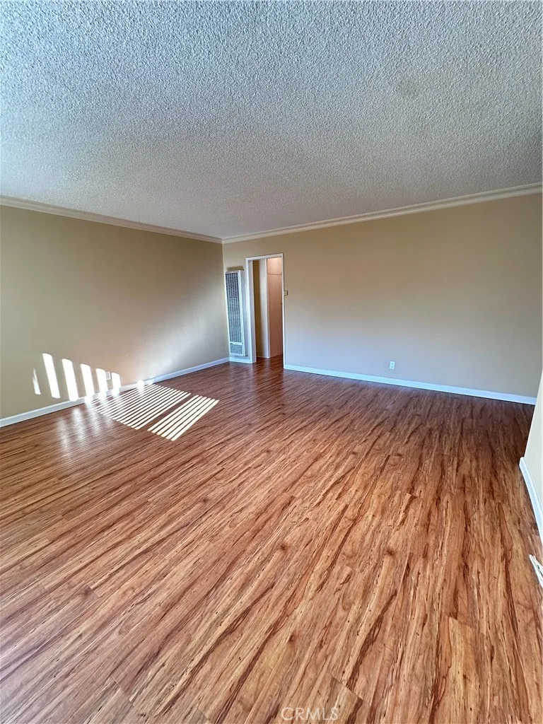 918 E Acacia — photo