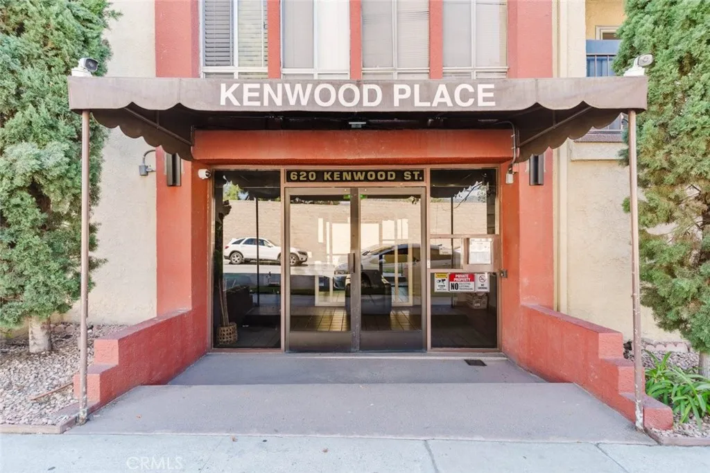 620 N Kenwood Street Unit 208 — photo