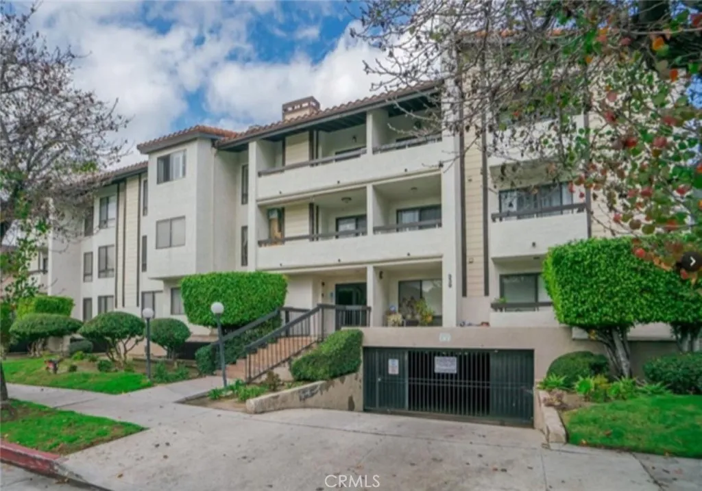 339 W Wilson Unit 305 — photo