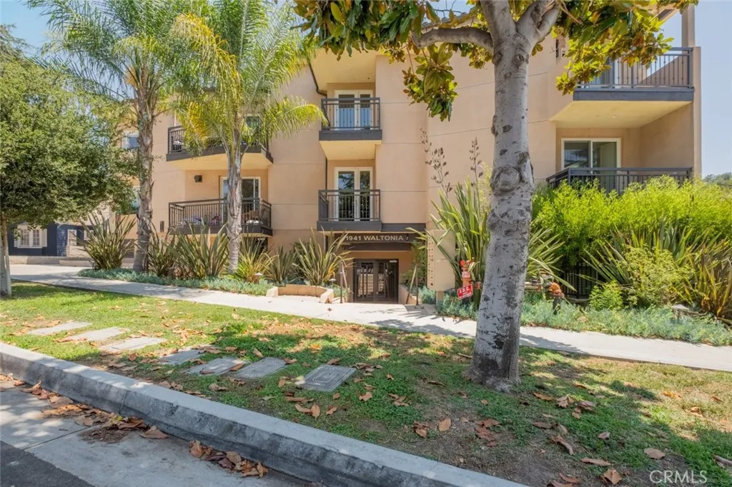 1941 Waltonia Drive Unit 300 — photo