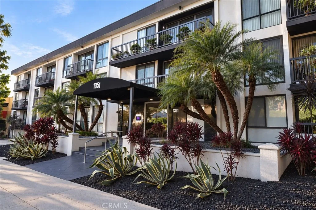 1351 N Crescent Heights Unit 308 — photo