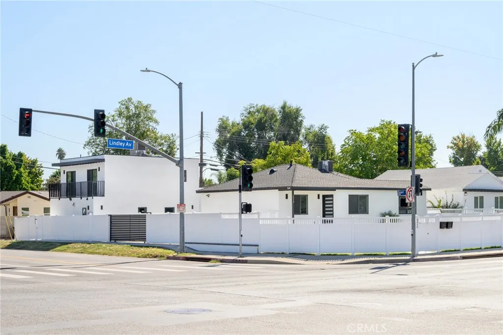 18060 Oxnard Street — photo