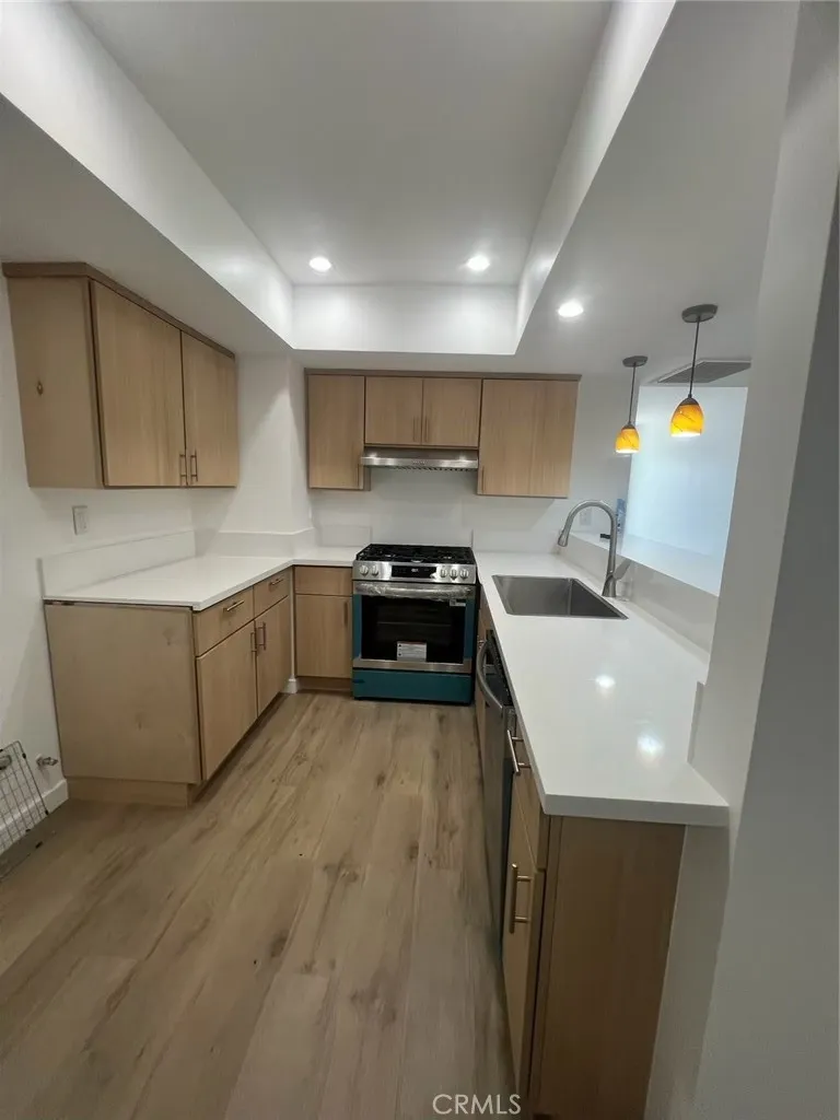 8847 Willis Unit 32 — photo