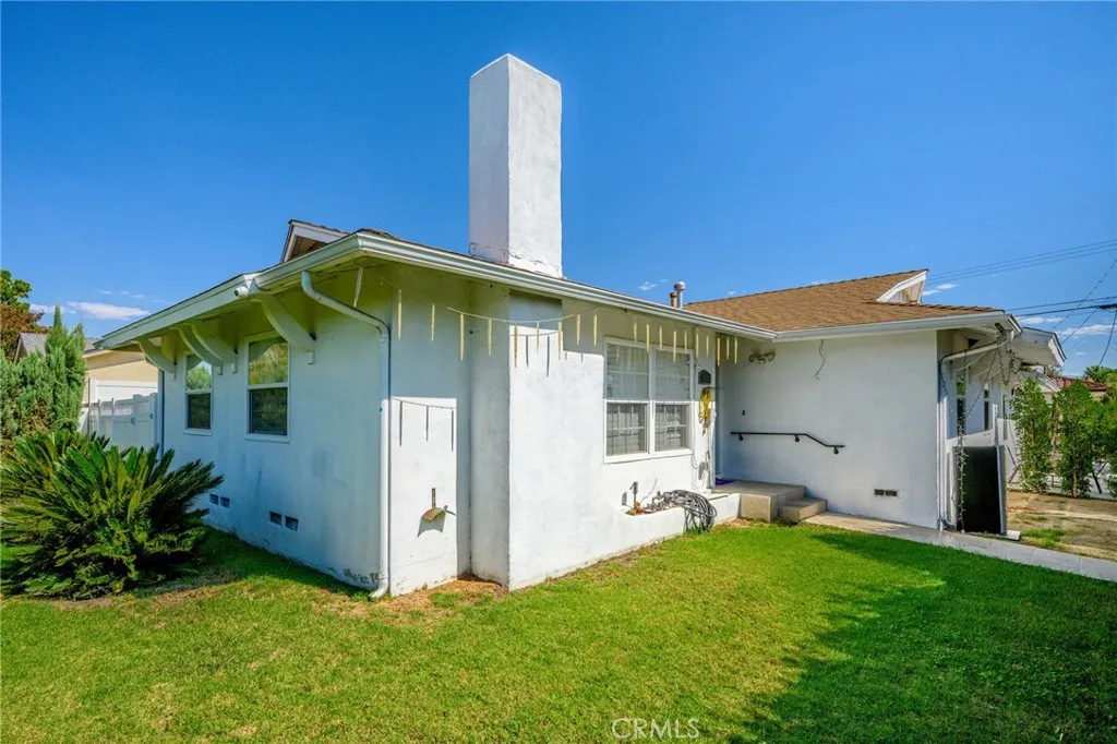10502 Woodley Avenue — photo