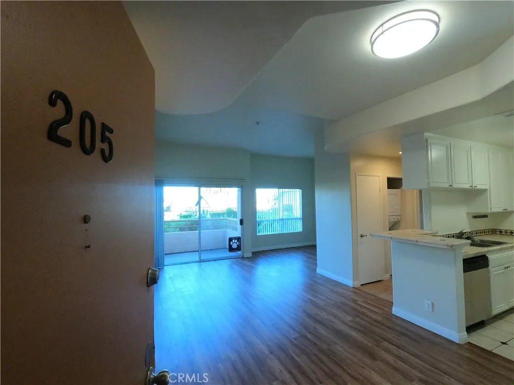 5060 Kester Avenue Unit 205 — photo