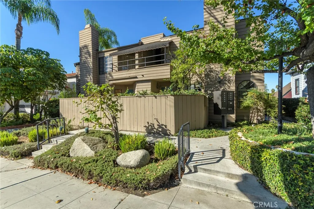 773 S Marengo Avenue Unit 3 — photo