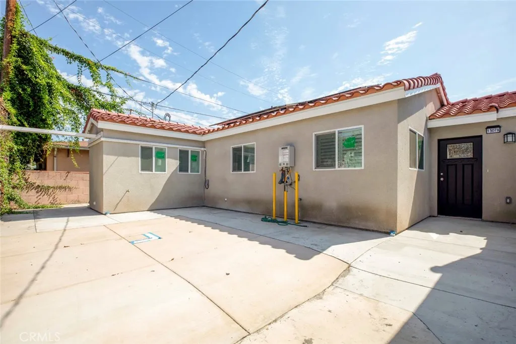 1307 E Acacia — photo