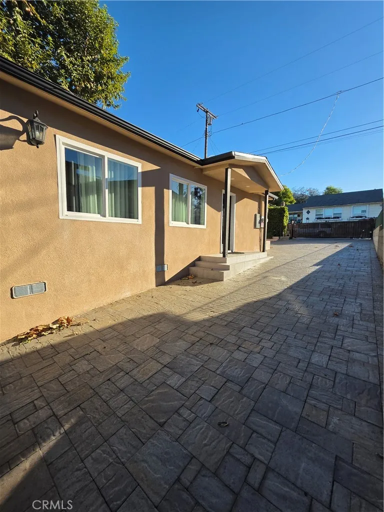 10361 Fernglen, Tujunga, CA 91042 — photo 2