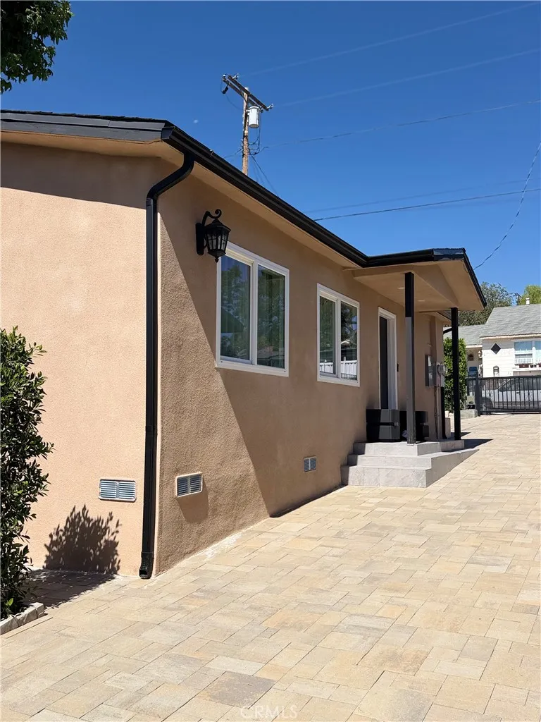 10361 Fernglen, Tujunga, CA 91042 — photo 3
