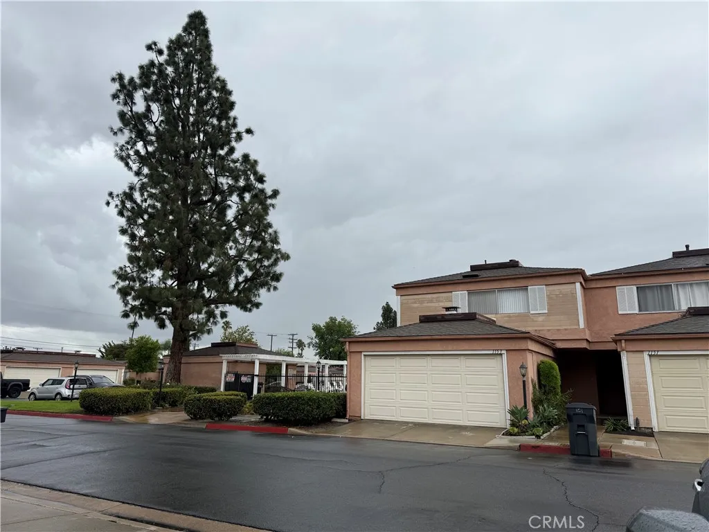 1153 N Dresden Unit 16 — photo