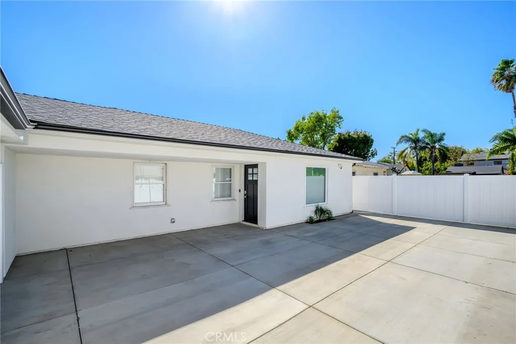 1346 N Parish Place — photo