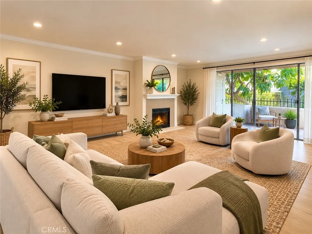 5325 Newcastle Avenue Unit 101 — photo