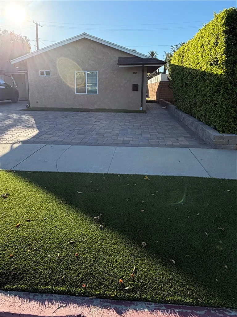 11231 Danube Avenue — photo
