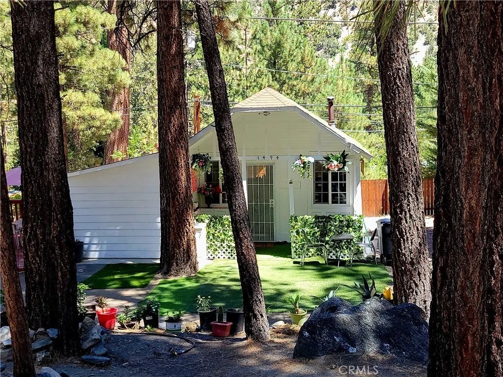 1494 Laura Street — photo