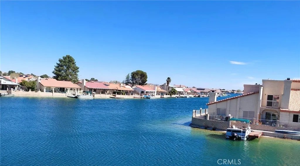 27209 Outrigger B — photo
