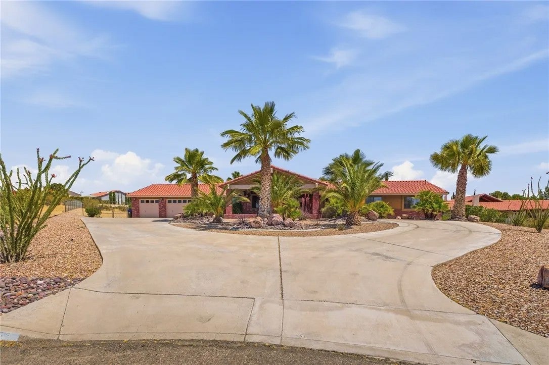 16385 Kamana Court — photo