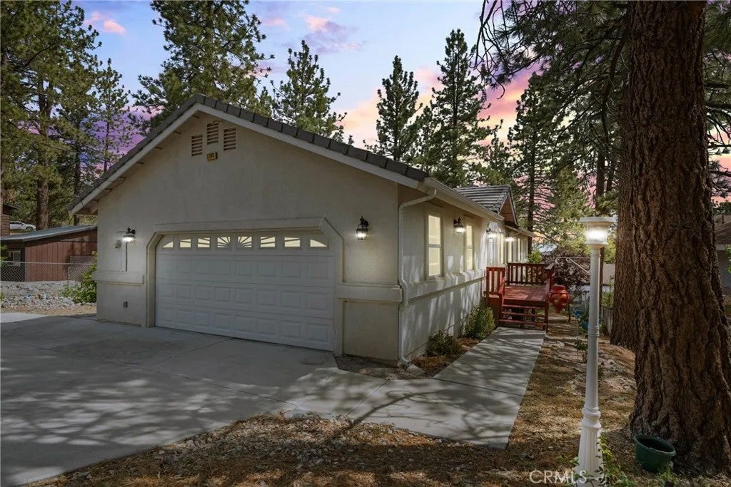5399 Lone Pine Canyon — photo