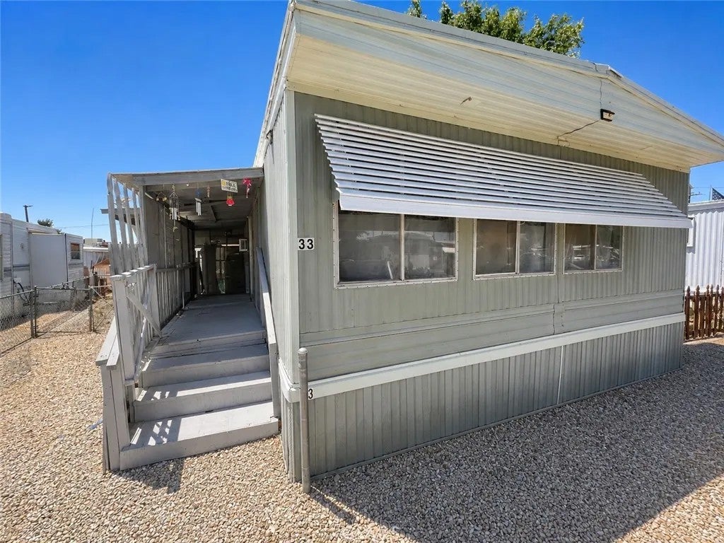 22325 US Highway 18 33 — photo
