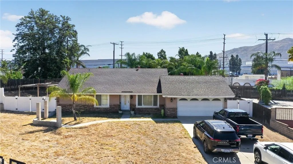 115 Shirley Court — photo