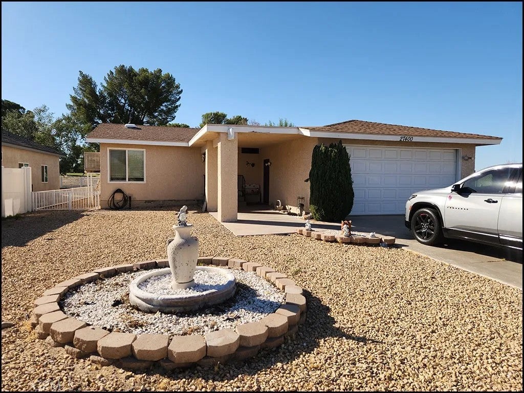 27400 Cloverleaf Lane — photo