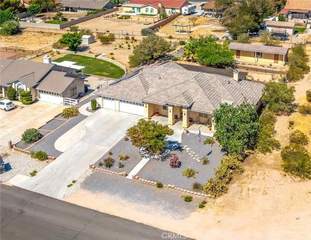 26760 Cinch — photo