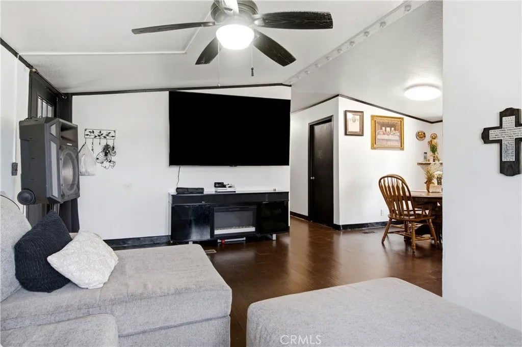 5800 Hamner 512 — photo