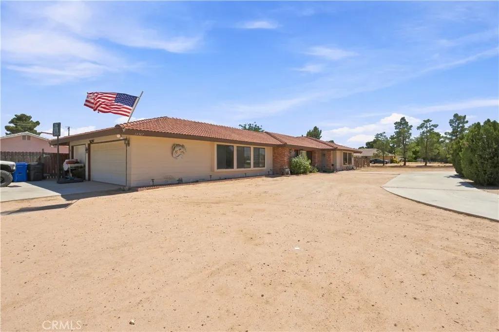 14367 Flathead, Apple Valley, CA 92307 — photo 2