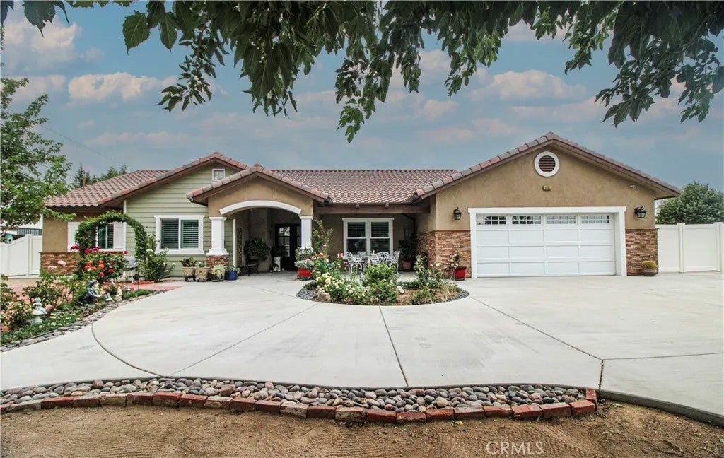 6761 Lurelane Avenue — photo