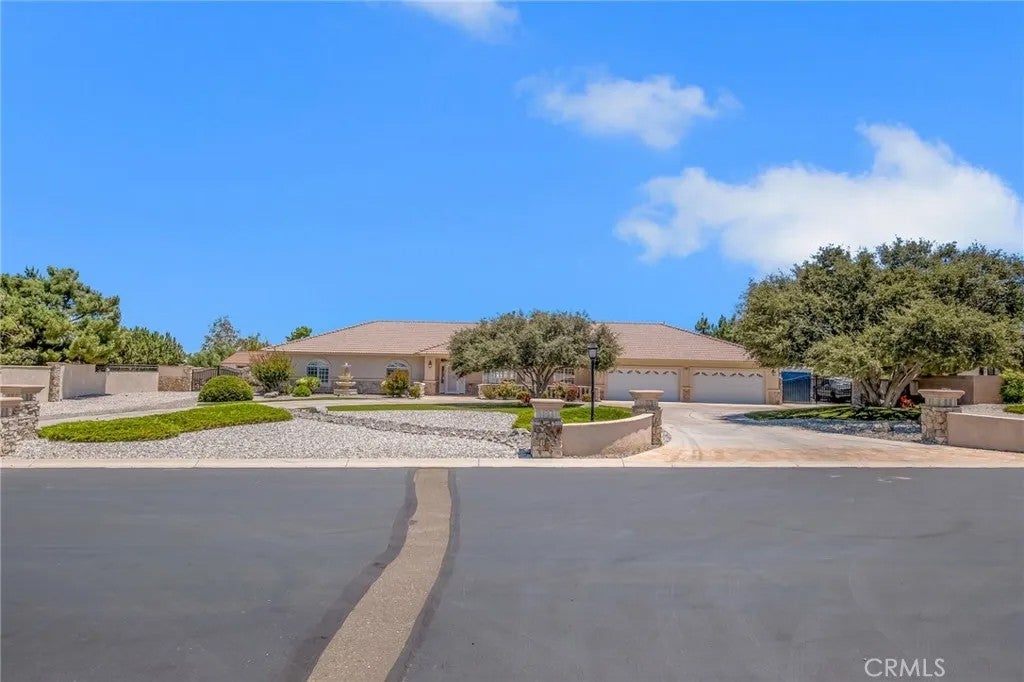 6955 Oak View Court — photo