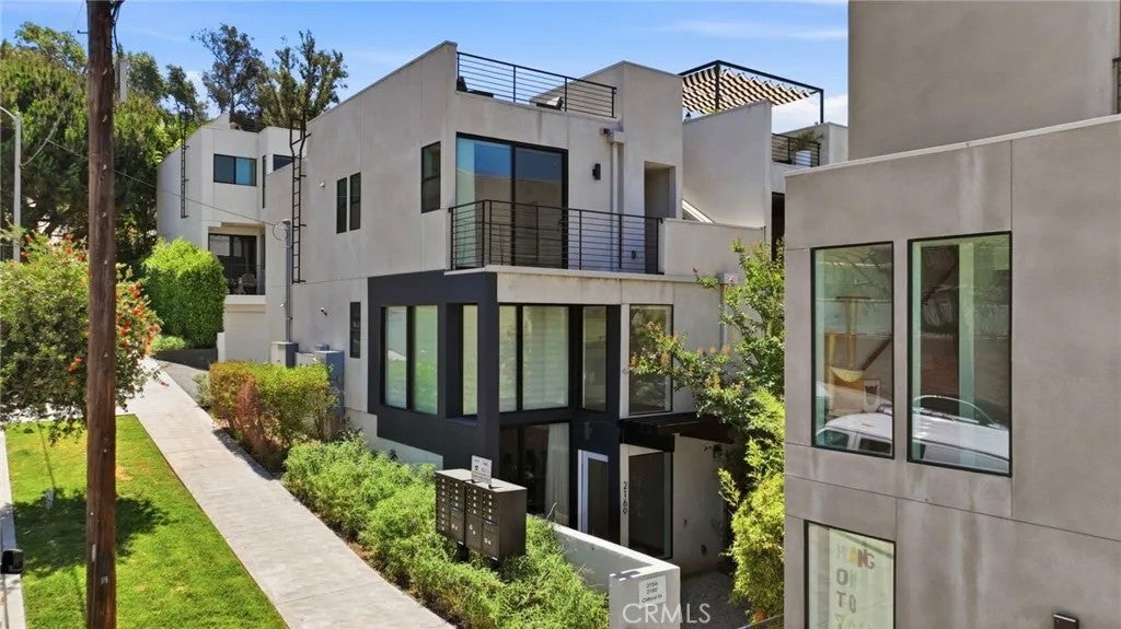 2160 Clifford — photo