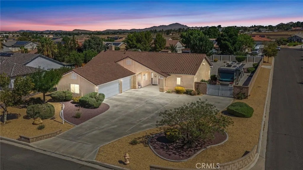 13490 Paraiso — photo