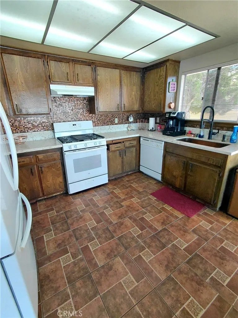 27564 Lakeview — photo