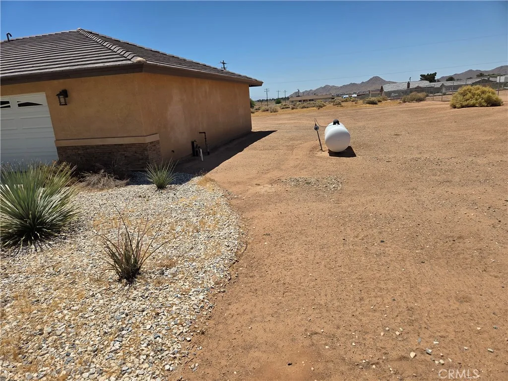 16118 Ocotilla Road, Apple Valley, CA 92307 — photo 2