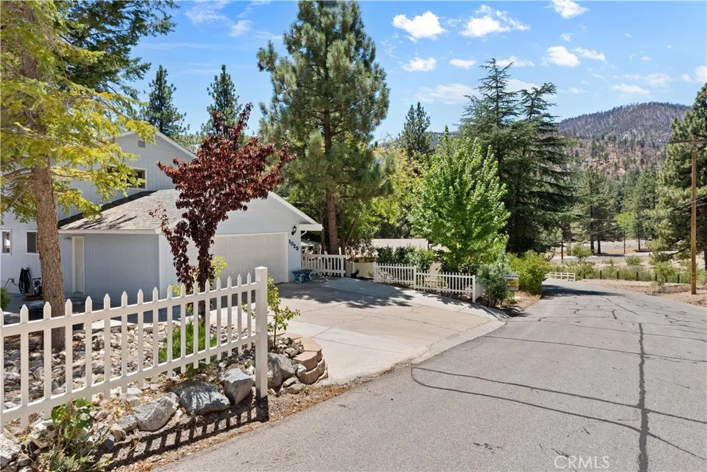 1025 Rivera, Wrightwood, CA 92397 — photo 2