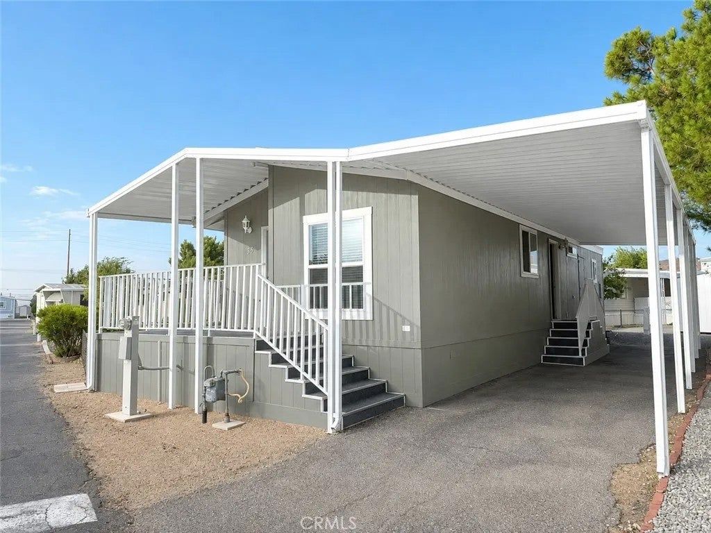 22601 Bear Valley 33 — photo