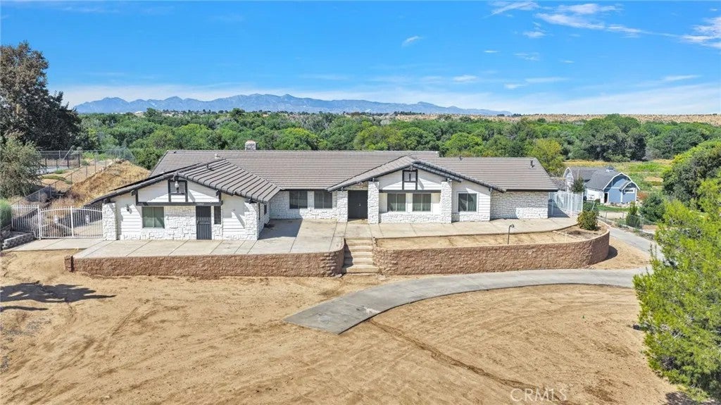 14942 Riverside Drive — photo