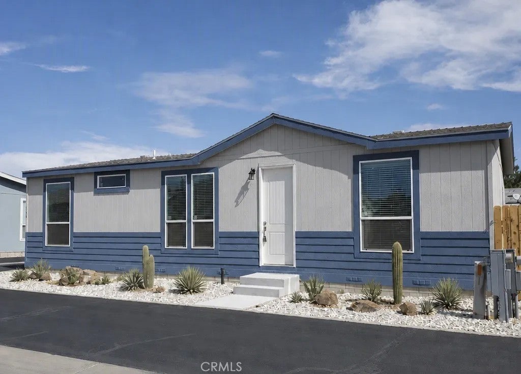 21621 Sandia 138 — photo