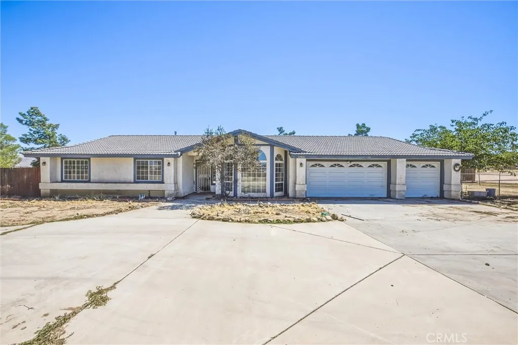 17821 Mauna Loa — photo