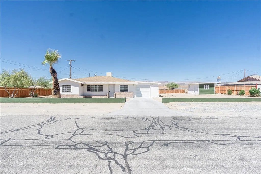 27904 Apache — photo