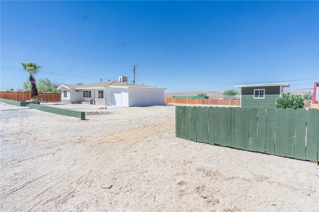 27904 Apache, Barstow, CA 92311 — photo 2