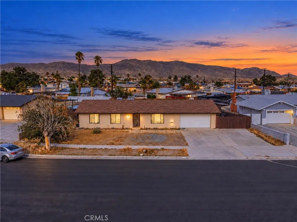 37111 Torres — photo